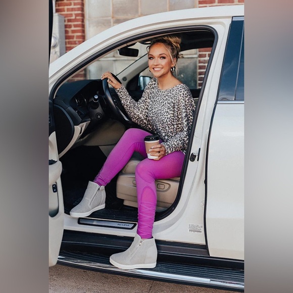 OLIVACEOUS women’s animal print top - Picture 1 of 8